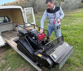Il team greco di manutenzione del paesaggio e degli spazi verdi elogia il tosaerba a distanza SAAO SH-1100IEC